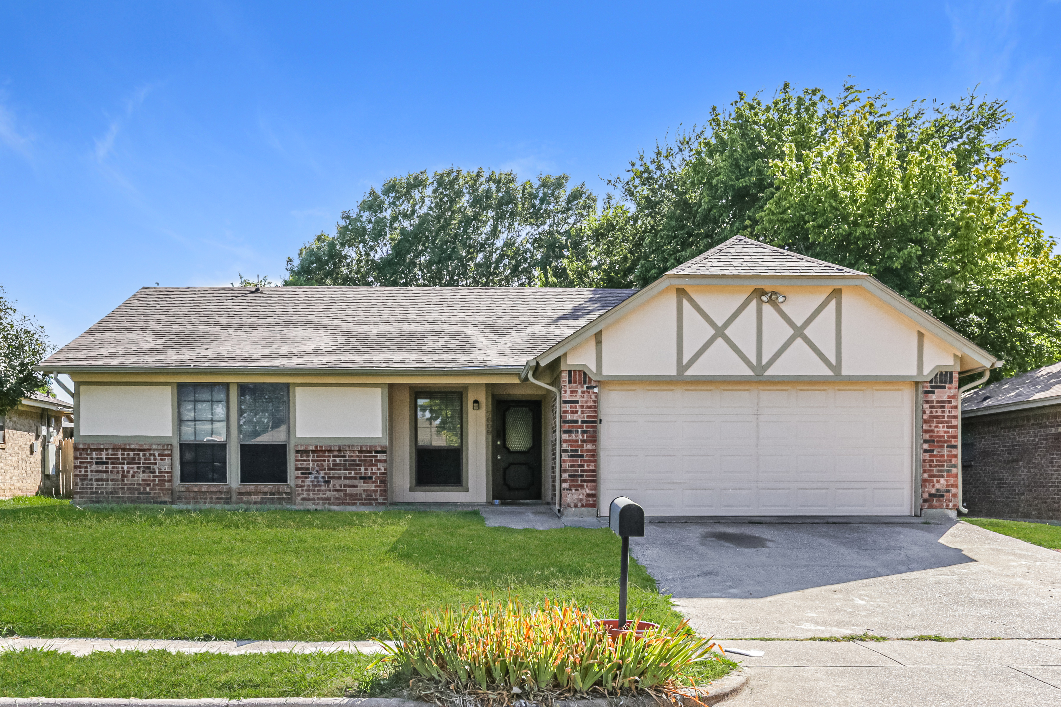 7609 Cedarhill Rd Watauga, TX 76148